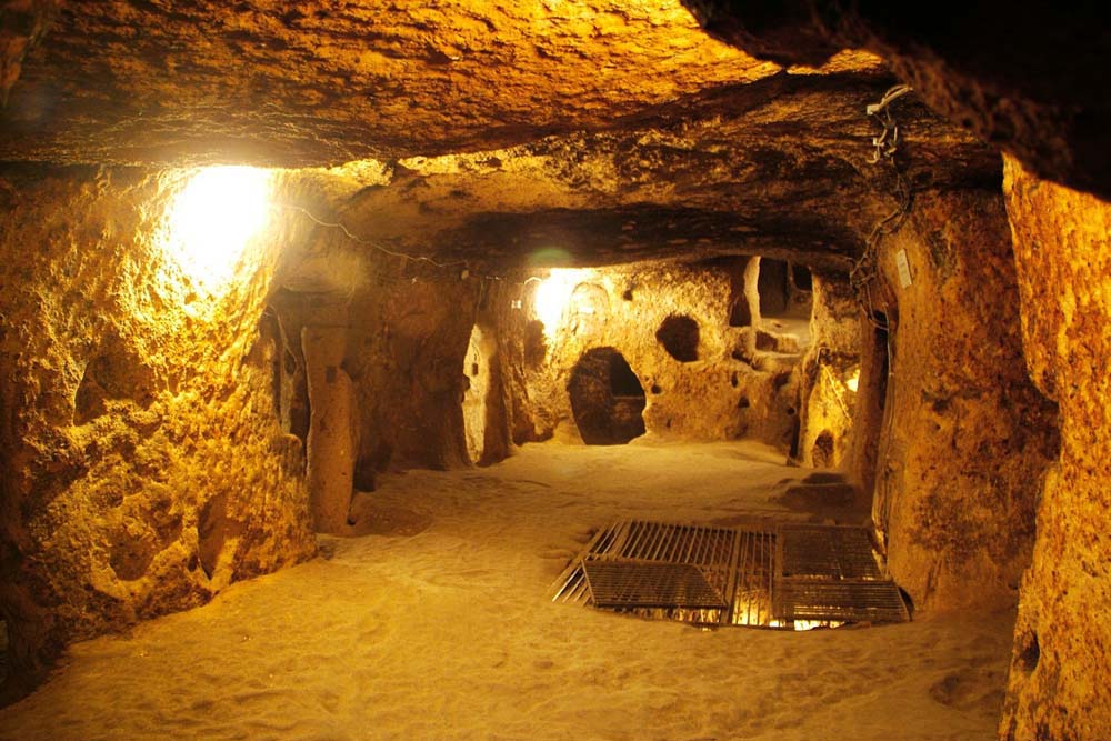 CU CHI TUNNEL HALF DAY (AM / PM)